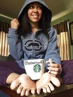 Deedee Rican feet photo thumbnail