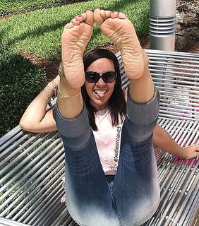 Deedee Rican feet photo thumbnail