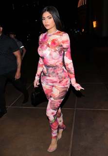 Kylie Jenner feet photo thumbnail
