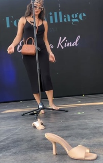 Vanessa Hudgens feet photo thumbnail