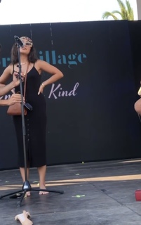 Vanessa Hudgens feet photo thumbnail