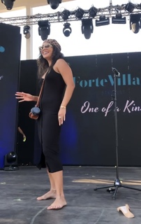 Vanessa Hudgens feet photo thumbnail