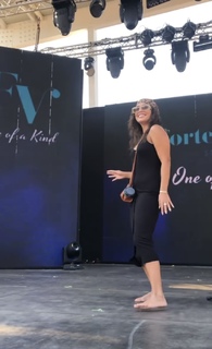 Vanessa Hudgens feet photo thumbnail