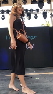 Vanessa Hudgens feet photo thumbnail