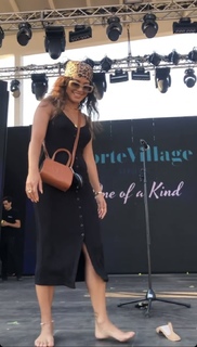 Vanessa Hudgens feet photo thumbnail