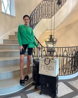 Olivia Culpo feet photo thumbnail