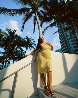 Ashley Graham feet photo thumbnail