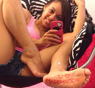 Deedee Rican feet photo thumbnail