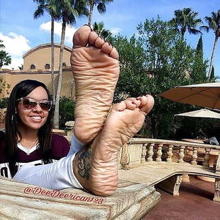 Deedee Rican feet photo thumbnail