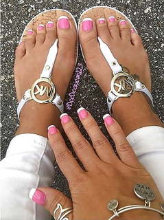 Deedee Rican feet photo thumbnail