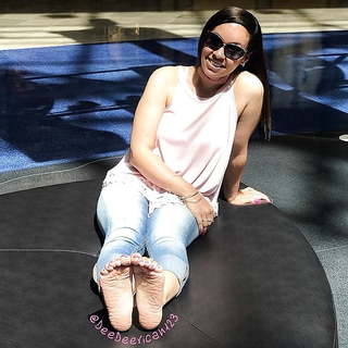 Deedee Rican feet photo thumbnail