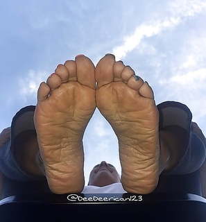 Deedee Rican feet photo thumbnail