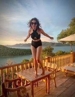 Raai Laxmi feet photo thumbnail