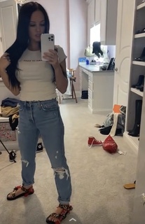 Brittney Smith feet photo thumbnail