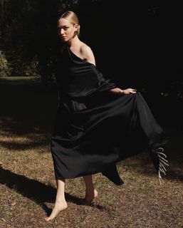 Amanda Seyfried feet photo thumbnail