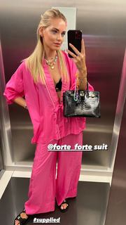 Chiara Ferragni feet photo thumbnail