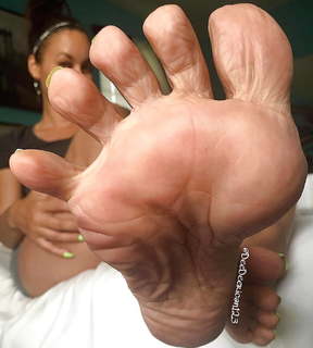 Deedee Rican feet photo thumbnail
