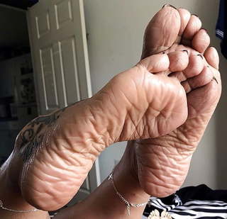 Deedee Rican feet photo thumbnail