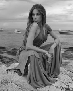 Xenia Tchoumitcheva feet photo thumbnail