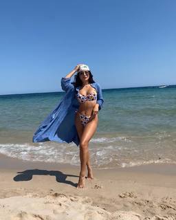 Vanessa Hudgens feet photo thumbnail