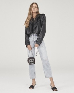 Josephine Skriver feet photo thumbnail