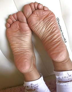 Deedee Rican feet photo thumbnail