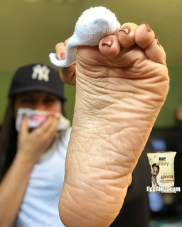 Deedee Rican feet photo thumbnail