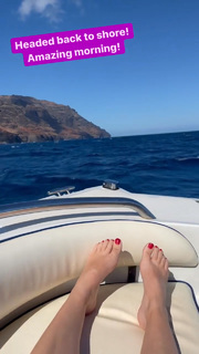 Angela Kinsey feet photo thumbnail
