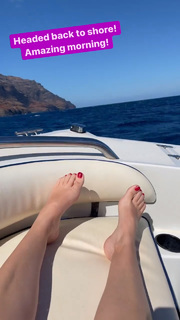 Angela Kinsey feet photo thumbnail