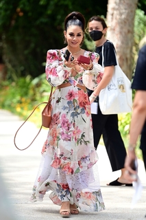 Vanessa Hudgens feet photo thumbnail