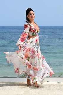 Vanessa Hudgens feet photo thumbnail