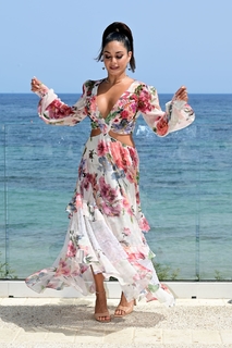 Vanessa Hudgens feet photo thumbnail
