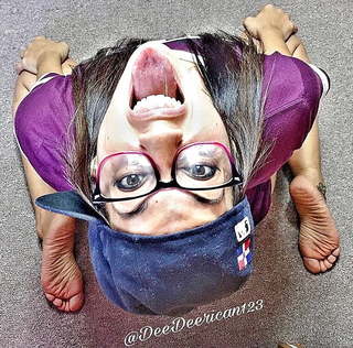 Deedee Rican feet photo thumbnail