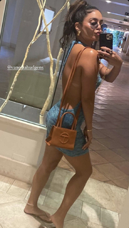 Vanessa Hudgens feet photo thumbnail