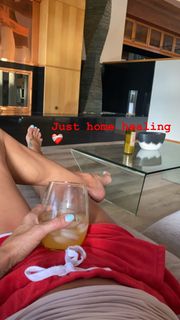 Brooke Burke feet photo thumbnail