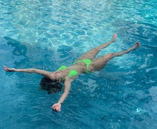 Adrienne Houghton feet photo thumbnail