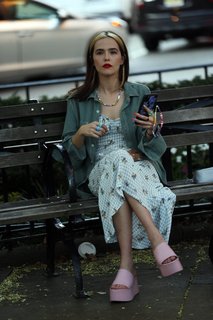 Zoey Deutch feet photo thumbnail