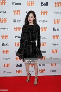 Mi Yang feet photo thumbnail