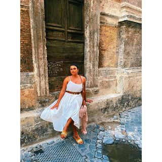Joy Taylor feet photo thumbnail