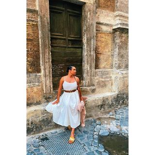 Joy Taylor feet photo thumbnail