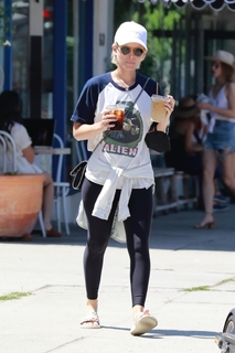 Kate Mara feet photo thumbnail