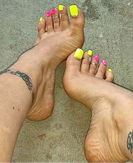 Deedee Rican feet photo thumbnail
