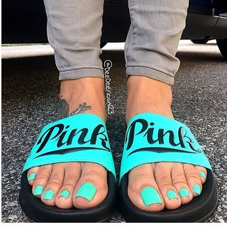 Deedee Rican feet photo thumbnail