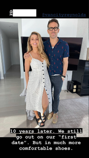 Blake Lively feet photo thumbnail