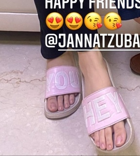 Jannat Zubair Rahmani feet photo thumbnail