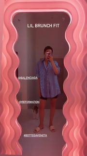 Ashley Tisdale feet photo thumbnail