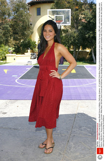 Olivia Munn feet photo thumbnail
