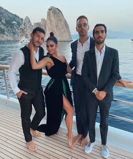 Vanessa Hudgens feet photo thumbnail