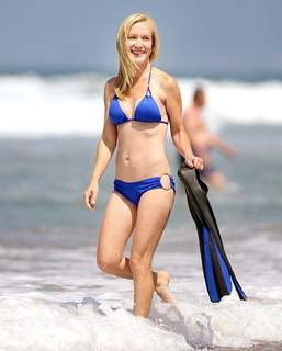 Angela Kinsey feet photo thumbnail