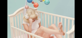 Miley Cyrus feet photo thumbnail
